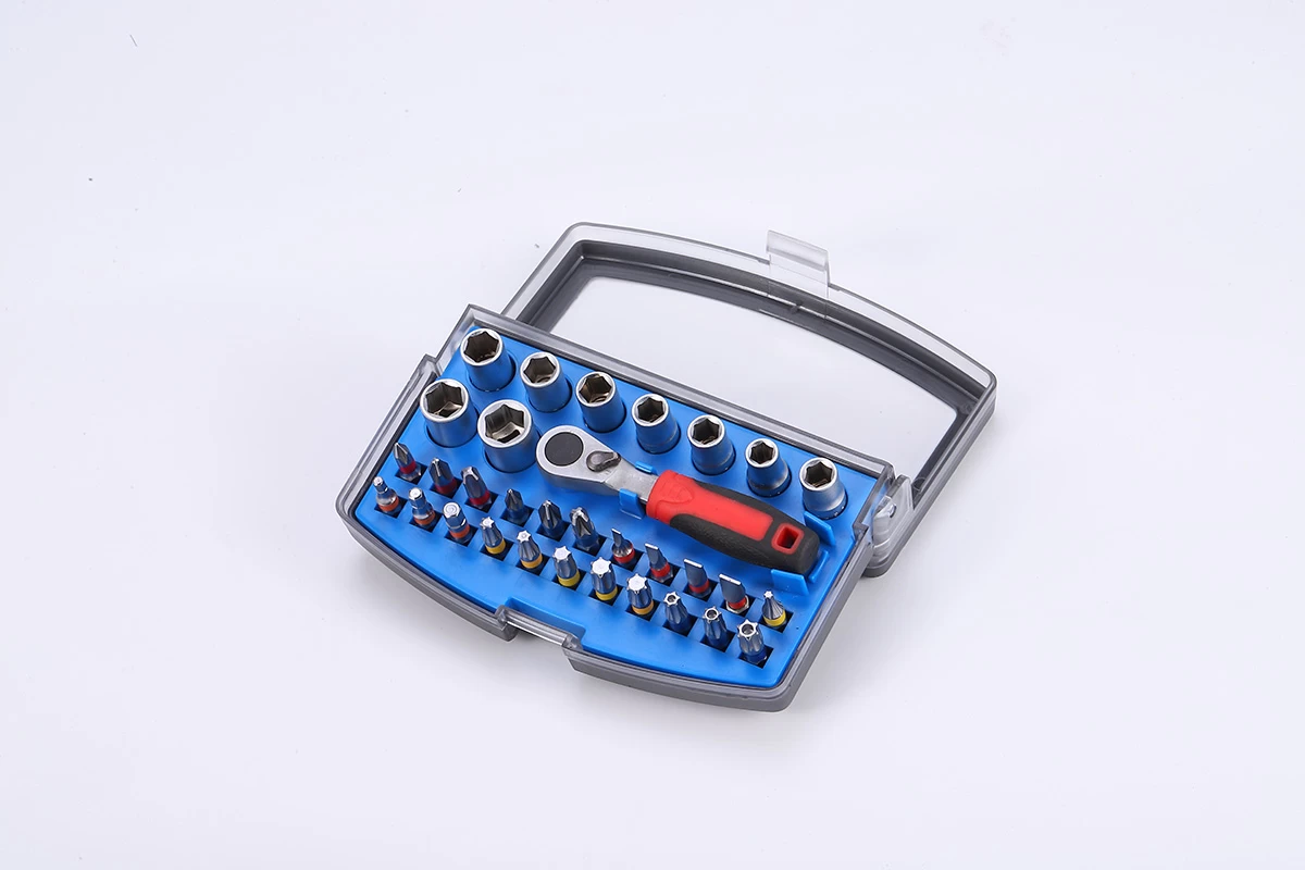 Coffret de 32 douilles et embouts &agrave; cliquet