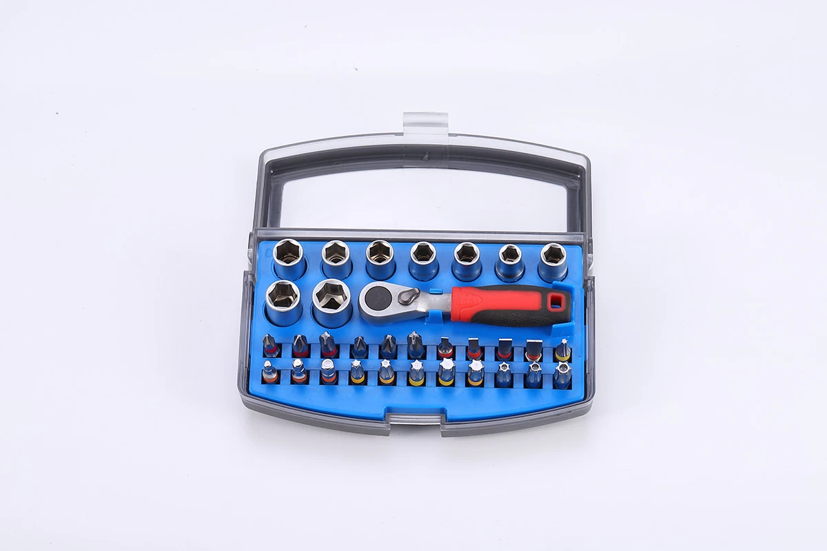 Coffret de 32 douilles et embouts à cliquet